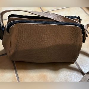 VINCE CAMUTO AUTHENTIC LEATHER PURSE/ like new condition SHOULDER BAG